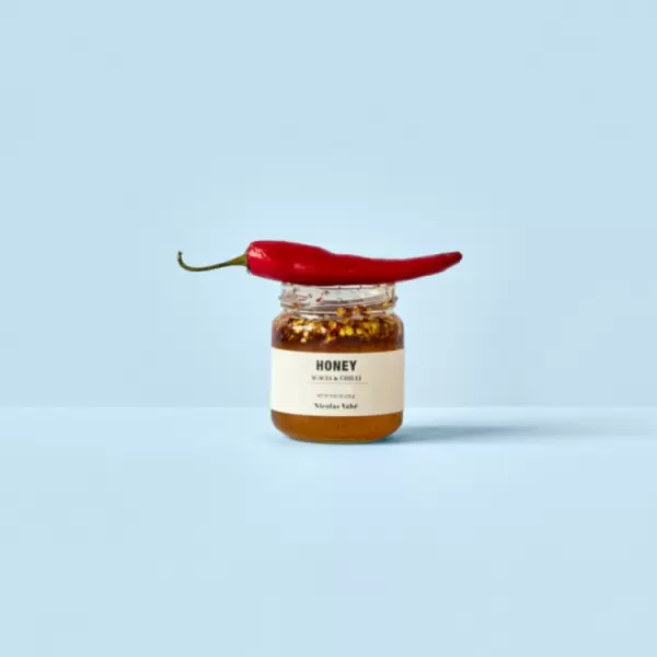Nicolas Vahé - Akaciehonning med chili, 250 g. Nicolas Vahé - Akaciehonning med chili, 250 g.