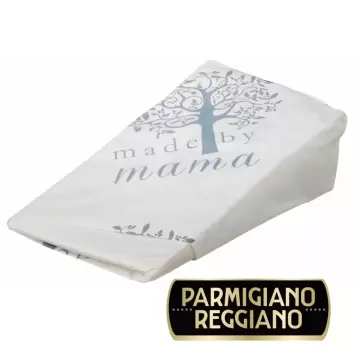 Made by Mama - Parmesan, ca. 400 g Made by Mama - Parmesan, ca. 400 g