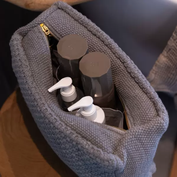 By LOHN - Strikket Toilettaske Petra, Med. Grey Melange 30*22*7