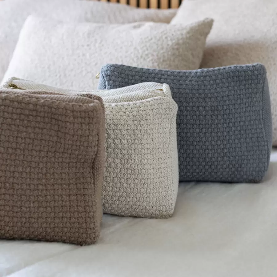 By LOHN - Strikket Toilettaske Petra, Med. Grey Melange 30*22*7