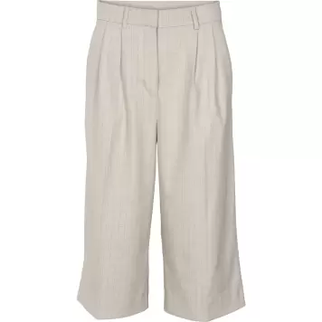 Basic Apparel - Marjo Shorts, Chincilla Basic Apparel - Marjo Shorts, Chincilla