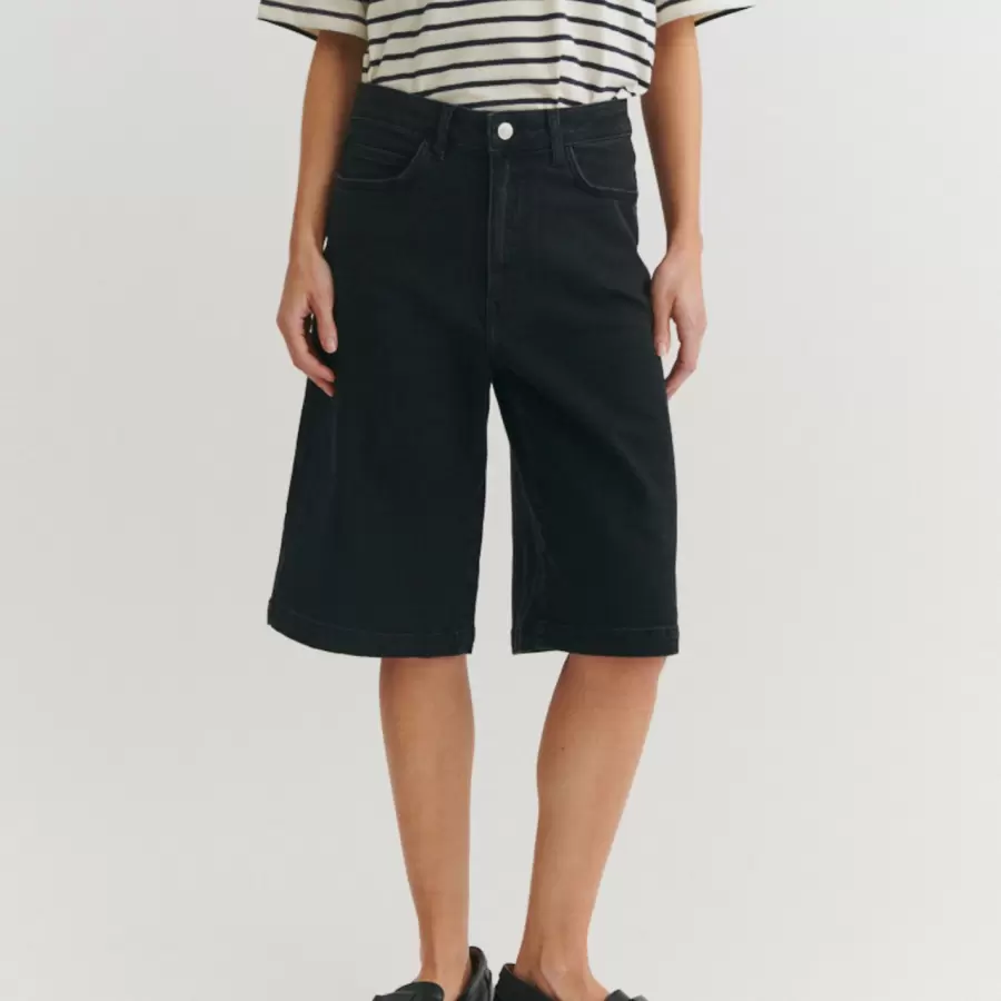 Basic Apparel - EA Black Shorts