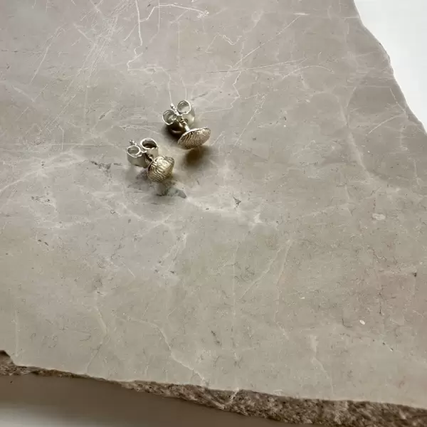 Sisse Dinesen - 2 Øreringe med små fingeraftryk