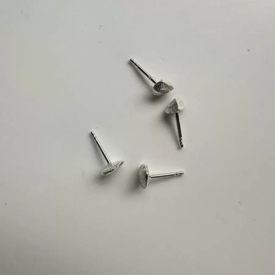 Sisse Dinesen - 2 Øreringe med små fingeraftryk