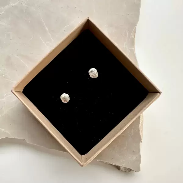 Sisse Dinesen - 2 Øreringe med små fingeraftryk