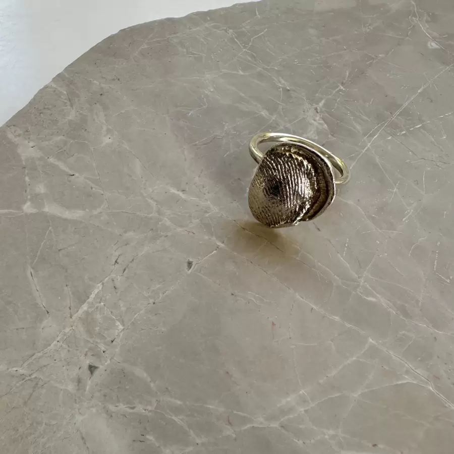 Sisse Dinesen - Ring Fingeraftryk Stor, Ø: ca. 2 cm.