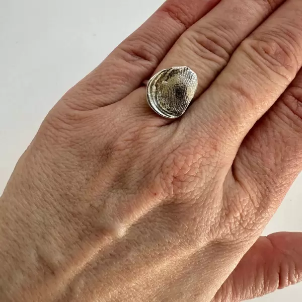 Sisse Dinesen - Ring Fingeraftryk Stor, Ø: ca. 2 cm.