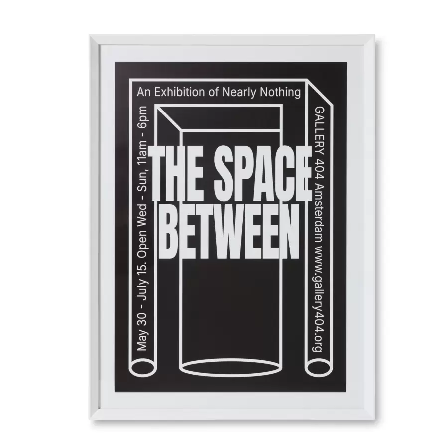 HK living - Indrammet plakat, Between Space 87*118 - Hent selv