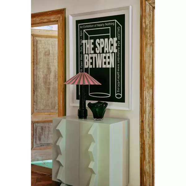 HK living - Indrammet plakat, Between Space 87*118 - Hent selv