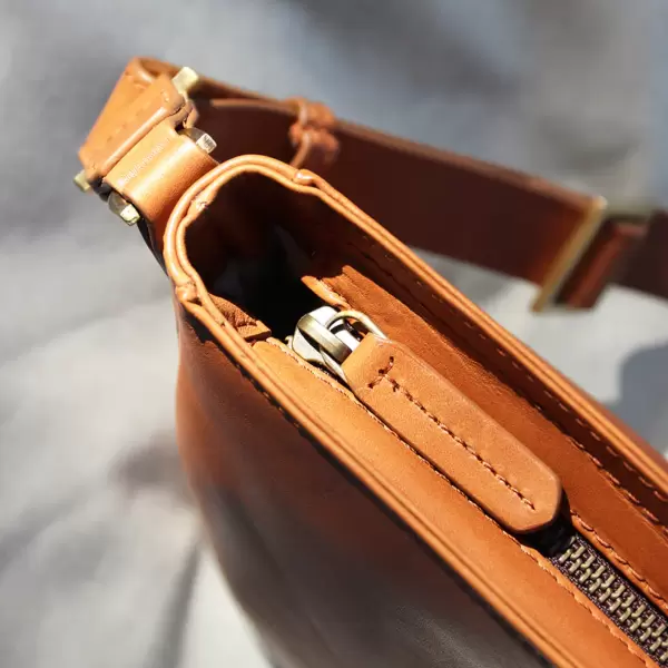 Birkmond - Skuldertaske Nora, Cognac