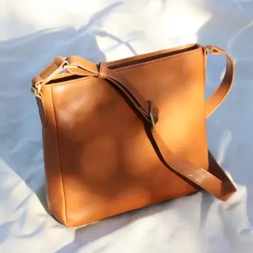 Birkmond - Skuldertaske Nora, Cognac